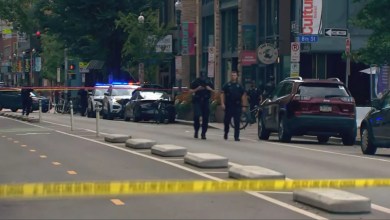 2 people shot in Downtown Pittsburgh; police looking for suspect 2 people shot in Downtown Pittsburgh; police looking for suspect