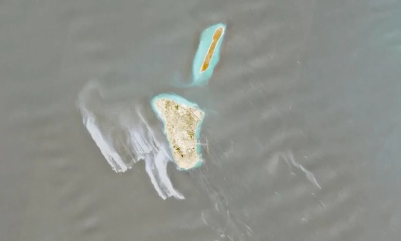 Second suspected oil slick near Iran raises fears of major disaster in vital global oil corridor Second suspected oil slick near Iran raises fears of major disaster in vital global oil corridor