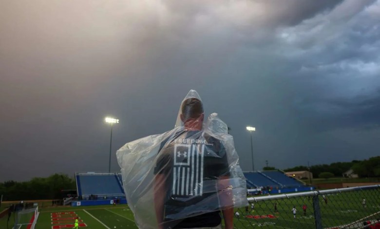 Dallas-Fort Worth expected to see Sunday full of storms. Here’s when it could get severe Dallas-Fort Worth expected to see Sunday full of storms. Here’s when it could get severe