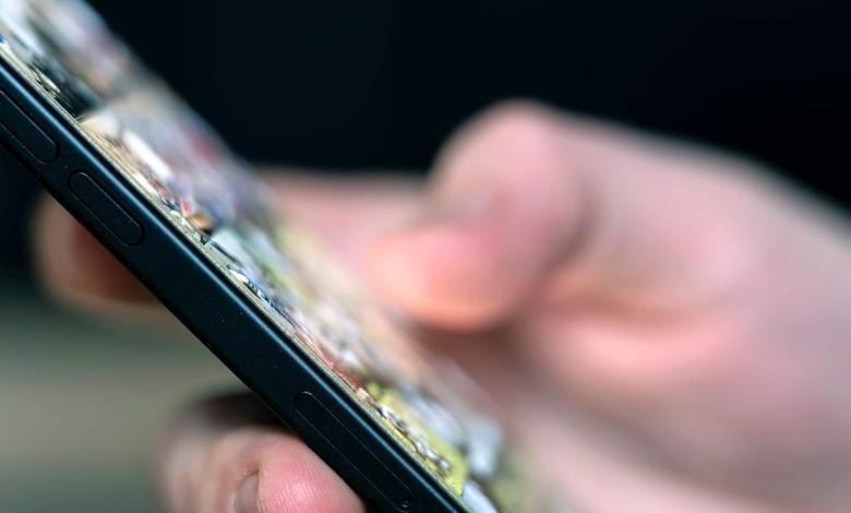 iPhone and Samsung flashlight tricks you should know iPhone and Samsung flashlight tricks you should know