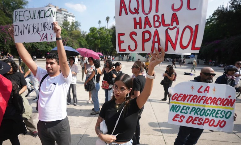 Protests against surging mass tourism in Mexico City end in vandalism, harassment of tourists Protests against surging mass tourism in Mexico City end in vandalism, harassment of tourists