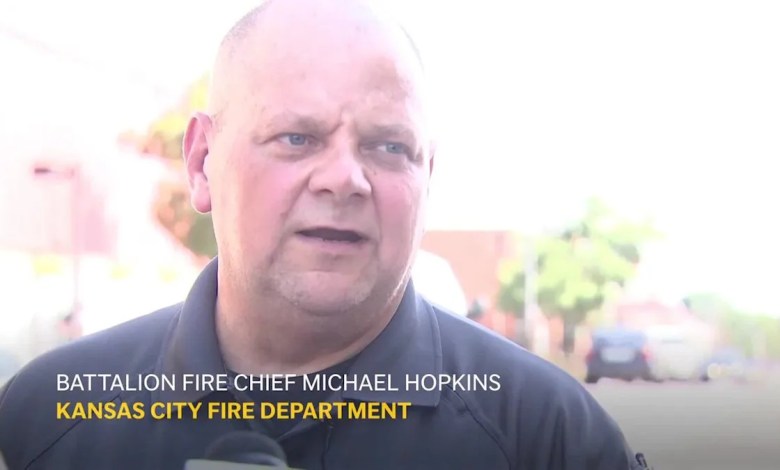 Man dies, 3 injured when part of Kansas City store's roof collapses Man dies, 3 injured when part of Kansas City store's roof collapses