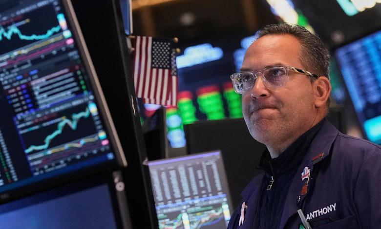 Dow, S&P 500, Nasdaq fall as Trump amps up tariff threats with deadline looming Dow, S&P 500, Nasdaq fall as Trump amps up tariff threats with deadline looming