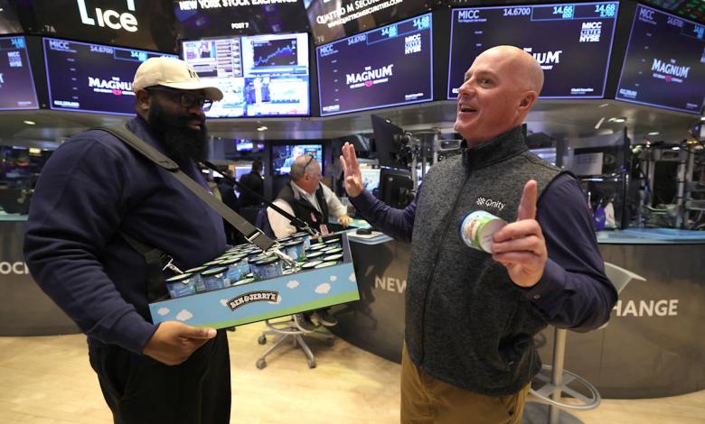 Stock market today: Dow, S&P 500 slip, Nasdaq snaps three-day losing streak as Tesla climbs to record Stock market today: Dow, S&P 500 slip, Nasdaq snaps three-day losing streak as Tesla climbs to record