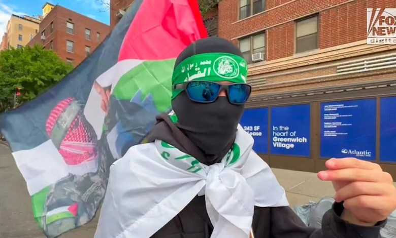 Hamas, Hezbollah flags fly at anti-Israel protest minutes after Mamdani condemns terror plot against Jews Hamas, Hezbollah flags fly at anti-Israel protest minutes after Mamdani condemns terror plot against Jews