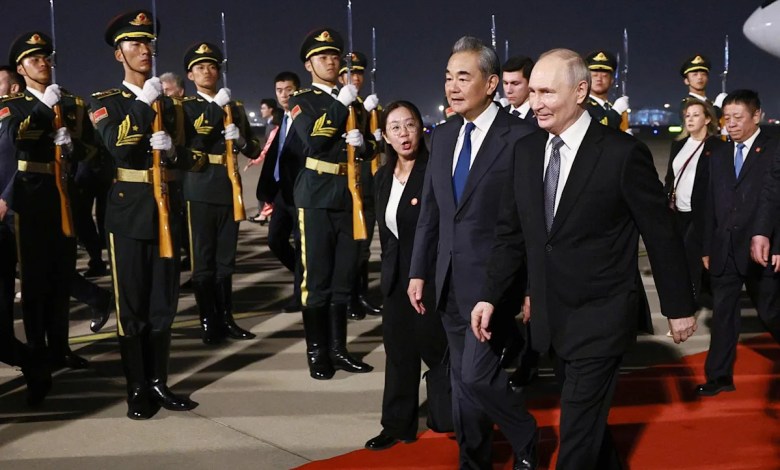 Russian President Vladimir Putin lands in Beijing for talks with China’s Xi Jinping Russian President Vladimir Putin lands in Beijing for talks with China’s Xi Jinping