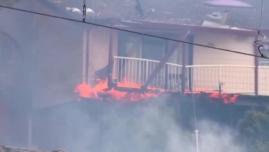 Australia bushfires destroy homes and prompt urgent evacuation Australia bushfires destroy homes and prompt urgent evacuation
