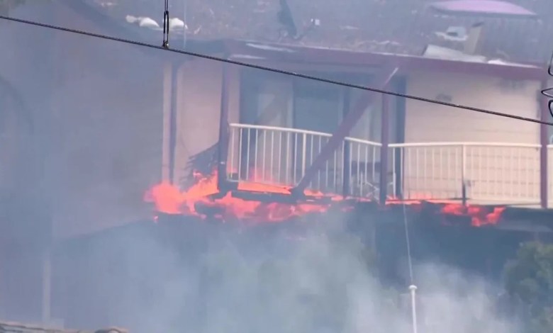 Australia bushfires destroy homes and prompt urgent evacuation Australia bushfires destroy homes and prompt urgent evacuation