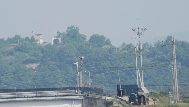 North Korean crosses the heavily fortified border to South Korea North Korean crosses the heavily fortified border to South Korea