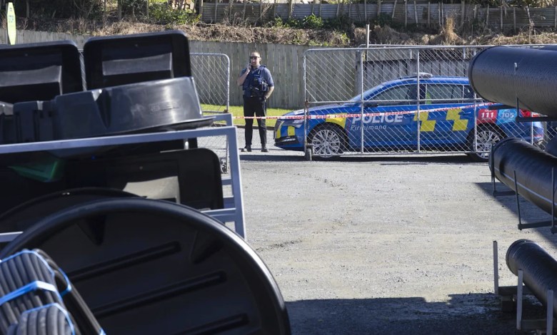 A New Zealand father who evaded authorities with his 3 children for years is shot dead by the police A New Zealand father who evaded authorities with his 3 children for years is shot dead by the police