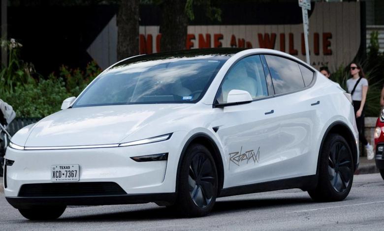 Tesla faces robotaxi hurdles while Waymo keeps expanding Tesla faces robotaxi hurdles while Waymo keeps expanding