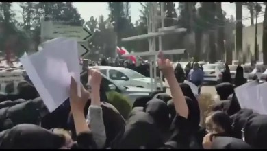 Students in Tehran continue anti-government protests for third day Students in Tehran continue anti-government protests for third day