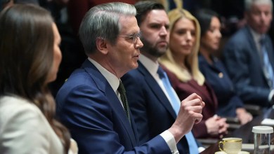 Trump orders banks to take a closer look at clients’ citizenship in new immigration enforcement move Trump orders banks to take a closer look at clients’ citizenship in new immigration enforcement move