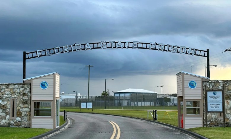 Florida Supreme Court halts the execution of police officer convicted of raping and murdering a girl Florida Supreme Court halts the execution of police officer convicted of raping and murdering a girl