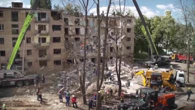 Bodies removed after Kyiv apartment building hit by overnight Russian strikes on Ukraine Bodies removed after Kyiv apartment building hit by overnight Russian strikes on Ukraine