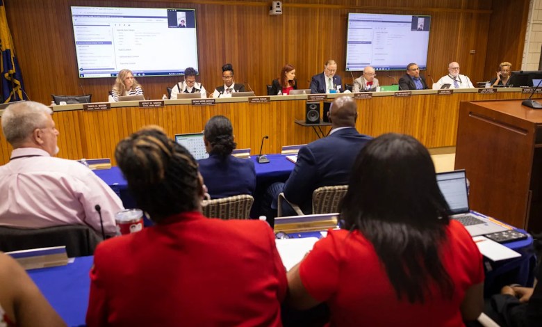 Norfolk council members express frustration with School Board over closure plan delays Norfolk council members express frustration with School Board over closure plan delays