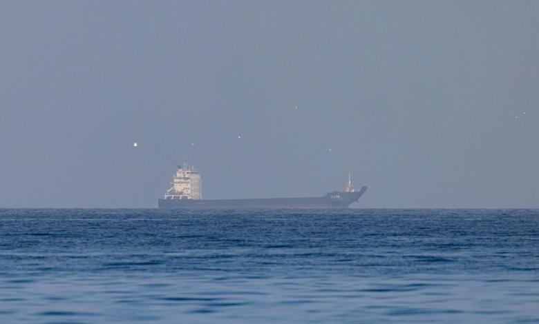 Supertanker appears to have crossed the Strait of Hormuz Supertanker appears to have crossed the Strait of Hormuz
