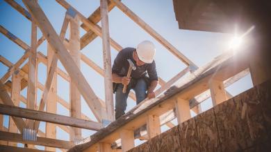 Top economist sounds the alarm even louder on the housing market and says homebuilders are ‘giving up’ Top economist sounds the alarm even louder on the housing market and says homebuilders are ‘giving up’