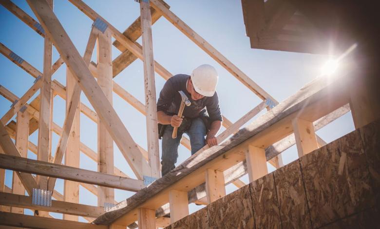 Top economist sounds the alarm even louder on the housing market and says homebuilders are ‘giving up’ Top economist sounds the alarm even louder on the housing market and says homebuilders are ‘giving up’