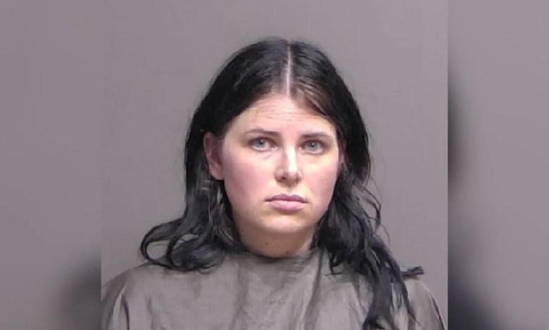 Florida woman who posed as nurse and treated more than 4,400 patients without a license avoids jail time Florida woman who posed as nurse and treated more than 4,400 patients without a license avoids jail time