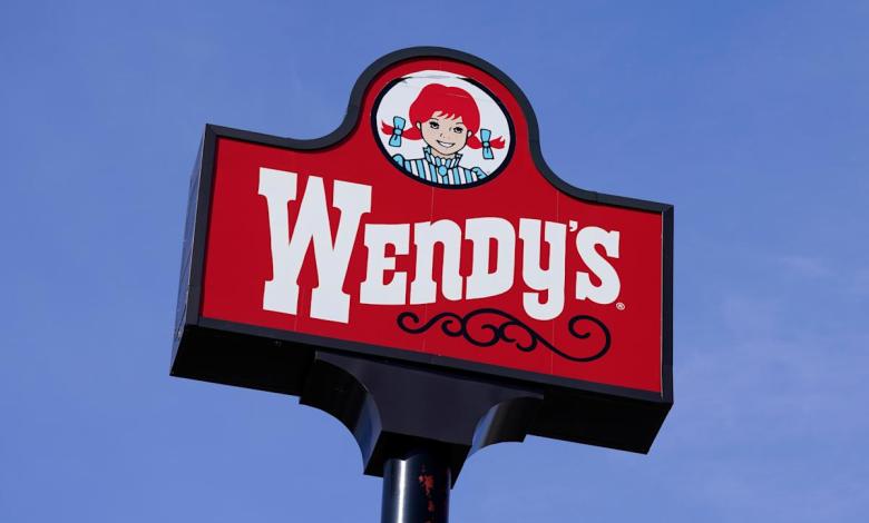 Wendy’s closes US restaurants and focuses on value to turn around falling sales Wendy’s closes US restaurants and focuses on value to turn around falling sales