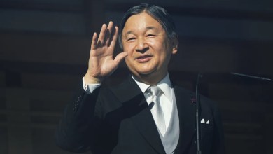 Japan’s emperor and his family greet New Year well-wishers Japan’s emperor and his family greet New Year well-wishers