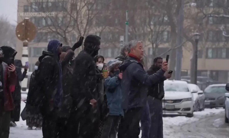 Protesters confront ICE agents in Somali neighborhood in Minneapolis Protesters confront ICE agents in Somali neighborhood in Minneapolis
