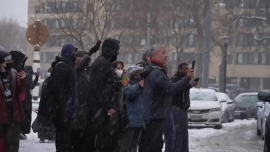 Protesters confront ICE agents in Somali neighborhood in Minneapolis Protesters confront ICE agents in Somali neighborhood in Minneapolis