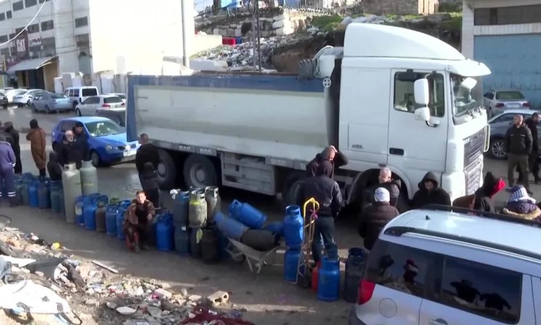 Palestinians line up for cooking gas as tensions lead to shortage Palestinians line up for cooking gas as tensions lead to shortage
