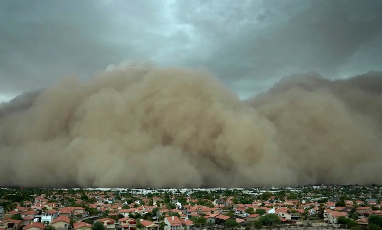 Towering wall of dust rolls through metro Phoenix, leaving tens of thousands without power Towering wall of dust rolls through metro Phoenix, leaving tens of thousands without power