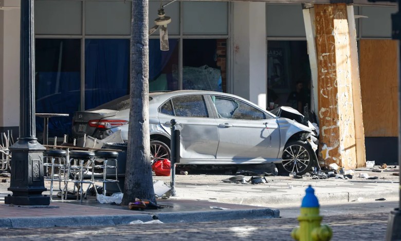 A car fleeing police slams into a bar in Florida, killing 4 and injuring 11 A car fleeing police slams into a bar in Florida, killing 4 and injuring 11