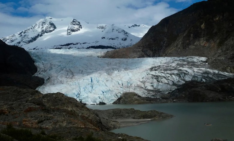Ice dam at Alaska’s Mendenhall Glacier releases floodwater toward downstream homes Ice dam at Alaska’s Mendenhall Glacier releases floodwater toward downstream homes