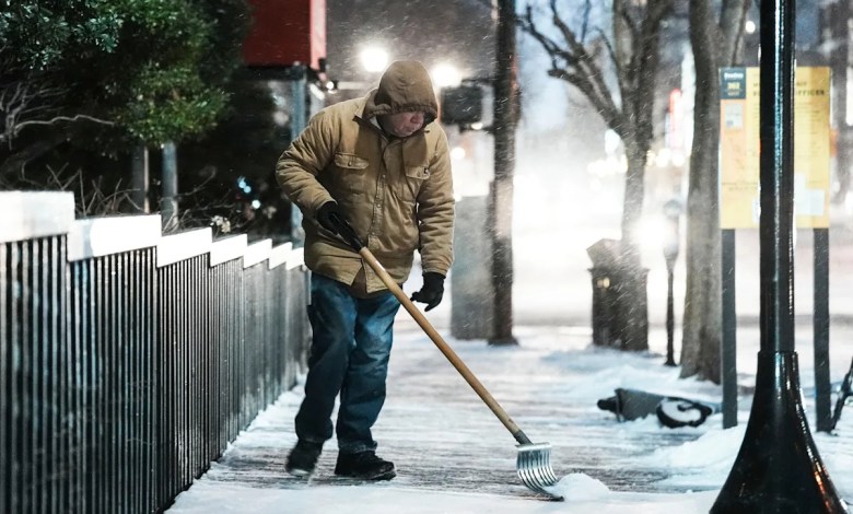 Do I have to shovel my driveway, sidewalk in Louisville? What law says Do I have to shovel my driveway, sidewalk in Louisville? What law says