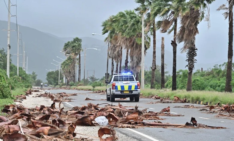 Jamaicans wake to devastation as hurricane causes floods, power cuts and splits city in two Jamaicans wake to devastation as hurricane causes floods, power cuts and splits city in two