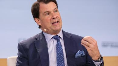 Ford CEO says Tesla doesn’t have an ‘updated vehicle,’ and now he’s pivoting to catch up with his real competitor: China’s BYD Ford CEO says Tesla doesn’t have an ‘updated vehicle,’ and now he’s pivoting to catch up with his real competitor: China’s BYD