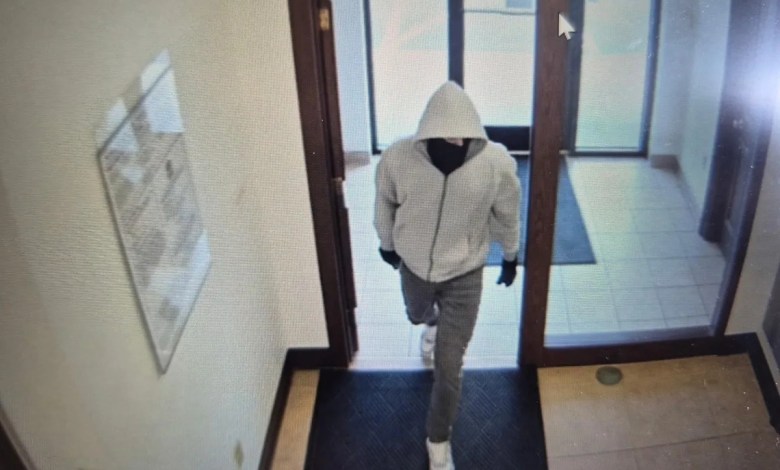 A person of interest is in custody after 2 U.S. Bank employees were killed in a Kentucky robbery A person of interest is in custody after 2 U.S. Bank employees were killed in a Kentucky robbery