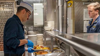 US Navy releases photos of ‘fresh meals,’ pushes back on reports of food shortages on Middle East warships US Navy releases photos of ‘fresh meals,’ pushes back on reports of food shortages on Middle East warships