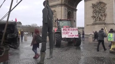 French farmers protest in Paris against EU-Mercosur trade deal French farmers protest in Paris against EU-Mercosur trade deal
