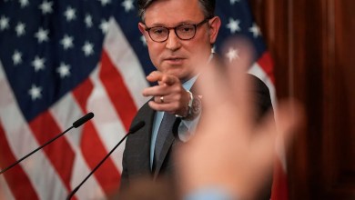 ‘Keep your mouth shut.’ Tempers flare over shutdown with no end in sight ‘Keep your mouth shut.’ Tempers flare over shutdown with no end in sight