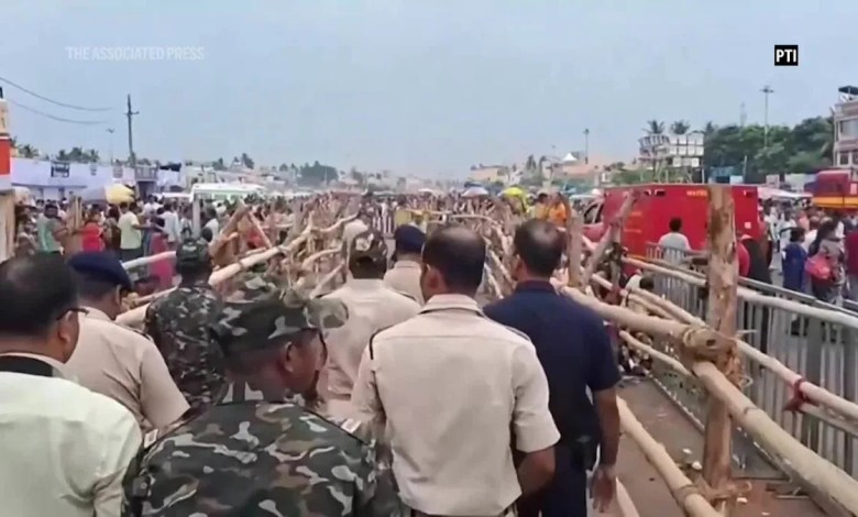 Crowd surge kills 3 and leaves over a dozen injured at Hindu festival in eastern India Crowd surge kills 3 and leaves over a dozen injured at Hindu festival in eastern India