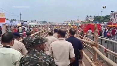 Crowd surge kills 3 and leaves over a dozen injured at Hindu festival in eastern India Crowd surge kills 3 and leaves over a dozen injured at Hindu festival in eastern India