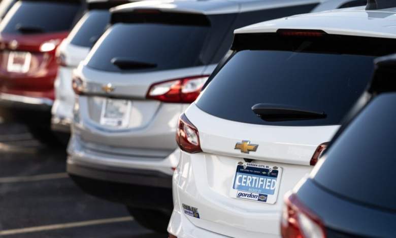 Woman, 25, Sold Car to Single Mom Neighbor for ,500 Instead Of Giving It To Reckless Brother — Now Family Says She’s Selfish And Banned From Dinners Woman, 25, Sold Car to Single Mom Neighbor for ,500 Instead Of Giving It To Reckless Brother — Now Family Says She’s Selfish And Banned From Dinners