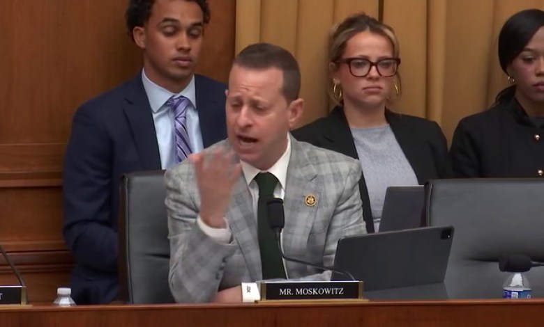 House Democrat Calls Out GOP Colleagues for Giving the Founder of the Oath Keepers a Reserved Seat at Hearing House Democrat Calls Out GOP Colleagues for Giving the Founder of the Oath Keepers a Reserved Seat at Hearing