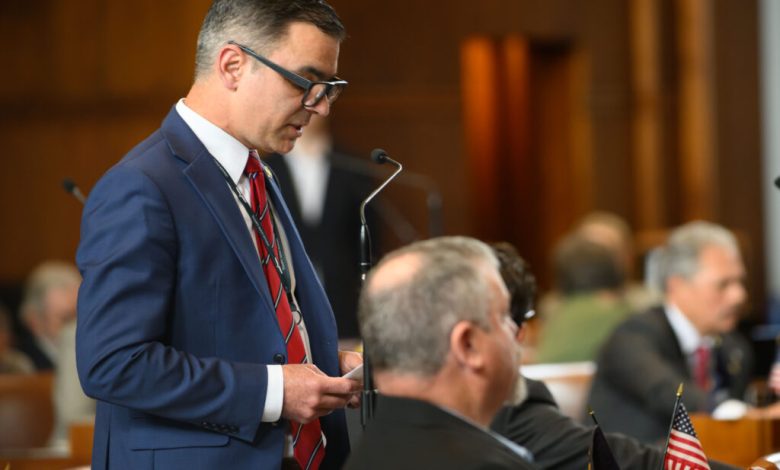 Oregon Dems propose partial split from federal tax code, preserving 1 million for state Oregon Dems propose partial split from federal tax code, preserving 1 million for state