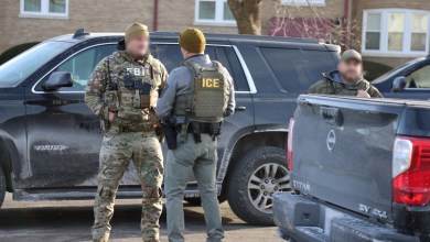 ICE agents waiting near St. Louis Park daycare confronted by parent ICE agents waiting near St. Louis Park daycare confronted by parent