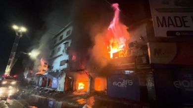 Huge blaze in Pakistan shopping mall Huge blaze in Pakistan shopping mall