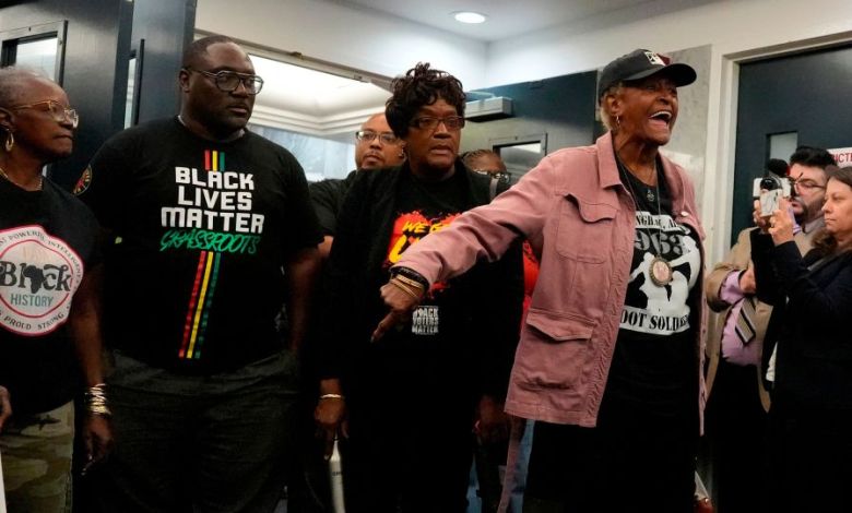 Alabama urges US Supreme Court to let it eliminate a Democratic-held congressional district Alabama urges US Supreme Court to let it eliminate a Democratic-held congressional district