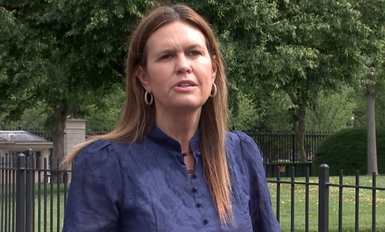 Gov. Sarah Huckabee Sanders asked to leave from Little Rock restaurant Gov. Sarah Huckabee Sanders asked to leave from Little Rock restaurant