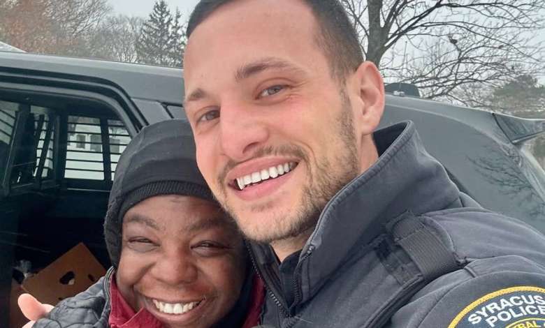 Police Officer Gives Woman a Ride to the Cemetery, Only to Learn She Had Been Sleeping on Her Husband’s Grave for Months Police Officer Gives Woman a Ride to the Cemetery, Only to Learn She Had Been Sleeping on Her Husband’s Grave for Months