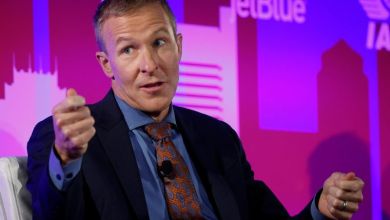 United Airlines CEO pitched American Airlines tie-up in meeting with Trump, sources say United Airlines CEO pitched American Airlines tie-up in meeting with Trump, sources say